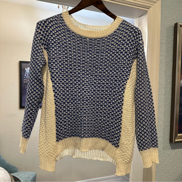 Rare Romeo & Juliet Couture Contrast Trim Textured Knit Sweater Sz M Blue Cream - Picture 3 of 10